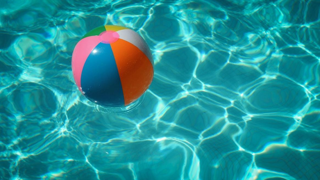 piscina purificada con arena monobloc